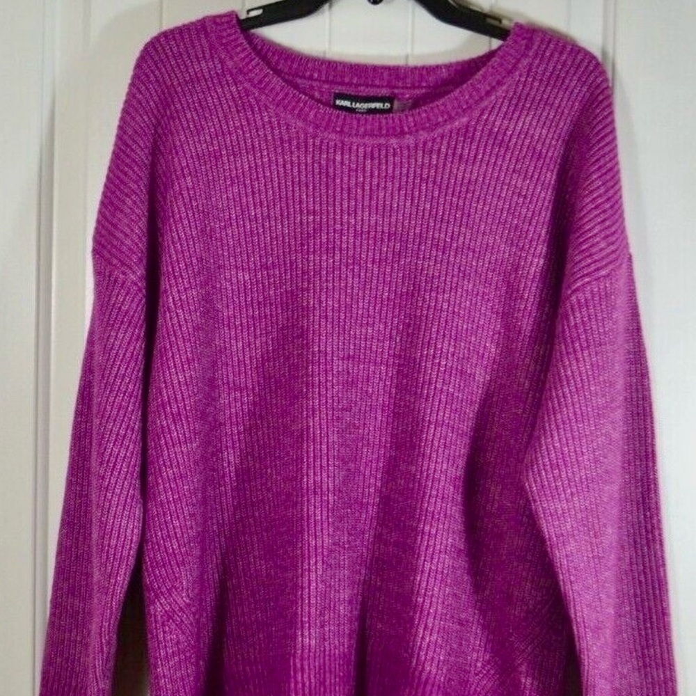 Worn once KARL LAGERFELD ROUND NECK LONG SLEEVE FUZZY BUTTON HEM SWEATER…